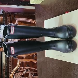 Like New! Tall Hunter Rain Boots